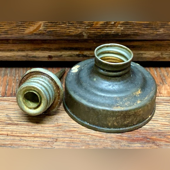 Antique Home Use Metal Straight Standard Spout Oil Can - Picture 10 of 14